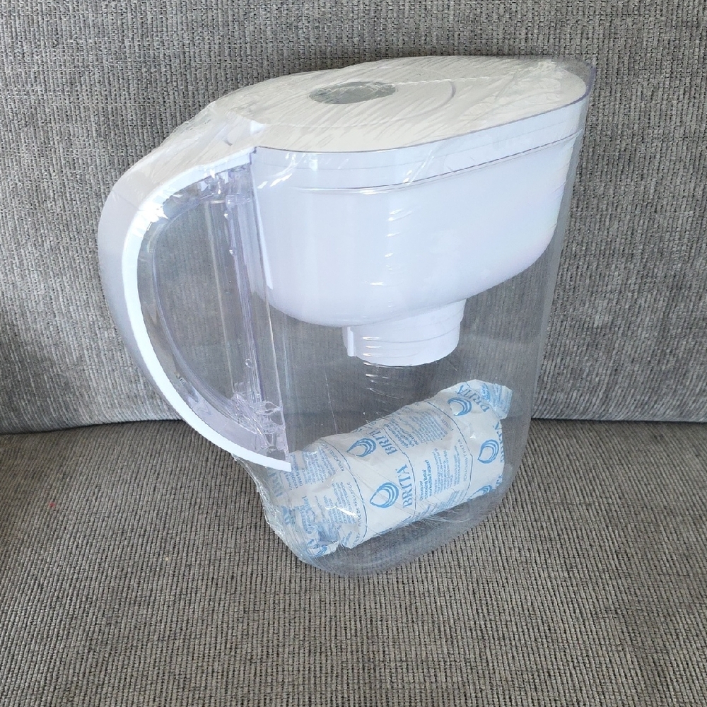 Brita Clear and White Water Filter Pitcher, New In Box - Picture 7 of 10
